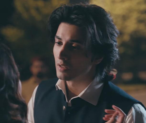 Zanjeerein Episode 13 - Rabiya & Sarbuland Leave Public Emotional Zanjeerein Episode 13 – Rabiya & Sarbuland Leave Public Emotional