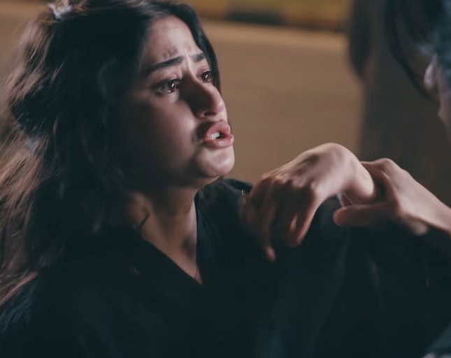 Zanjeerein Episode 13 - Rabiya & Sarbuland Leave Public Emotional Zanjeerein Episode 13 – Rabiya & Sarbuland Leave Public Emotional