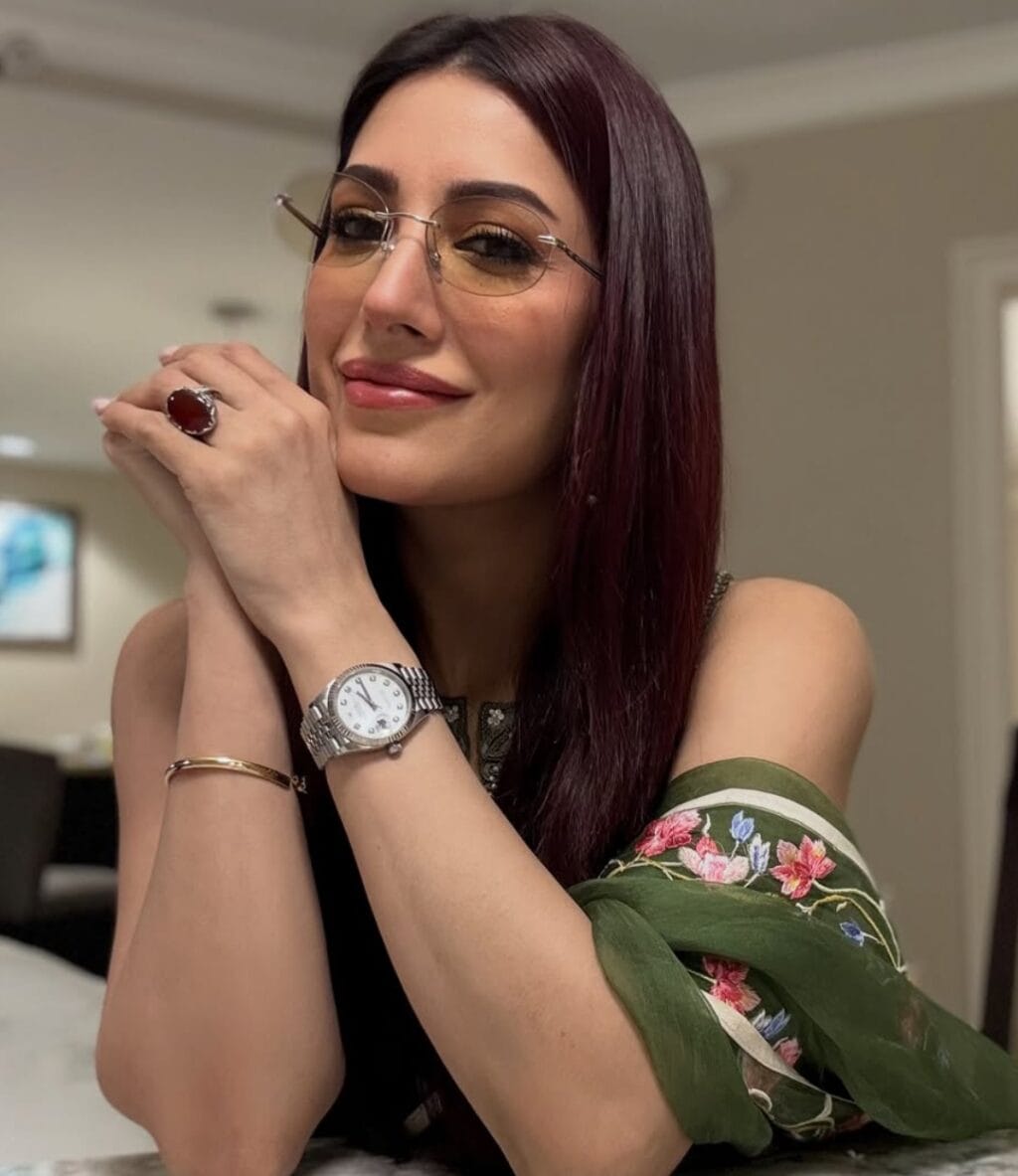 Mehwish Hayat & Hiba Bukhari’s Upcoming Drama Details Mehwish Hayat & Hiba Bukhari’s Upcoming Drama Details