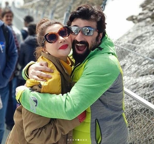 Nida Yasir’s Solo Travel Tip To Pakistani Parents Draws Huge Backlash