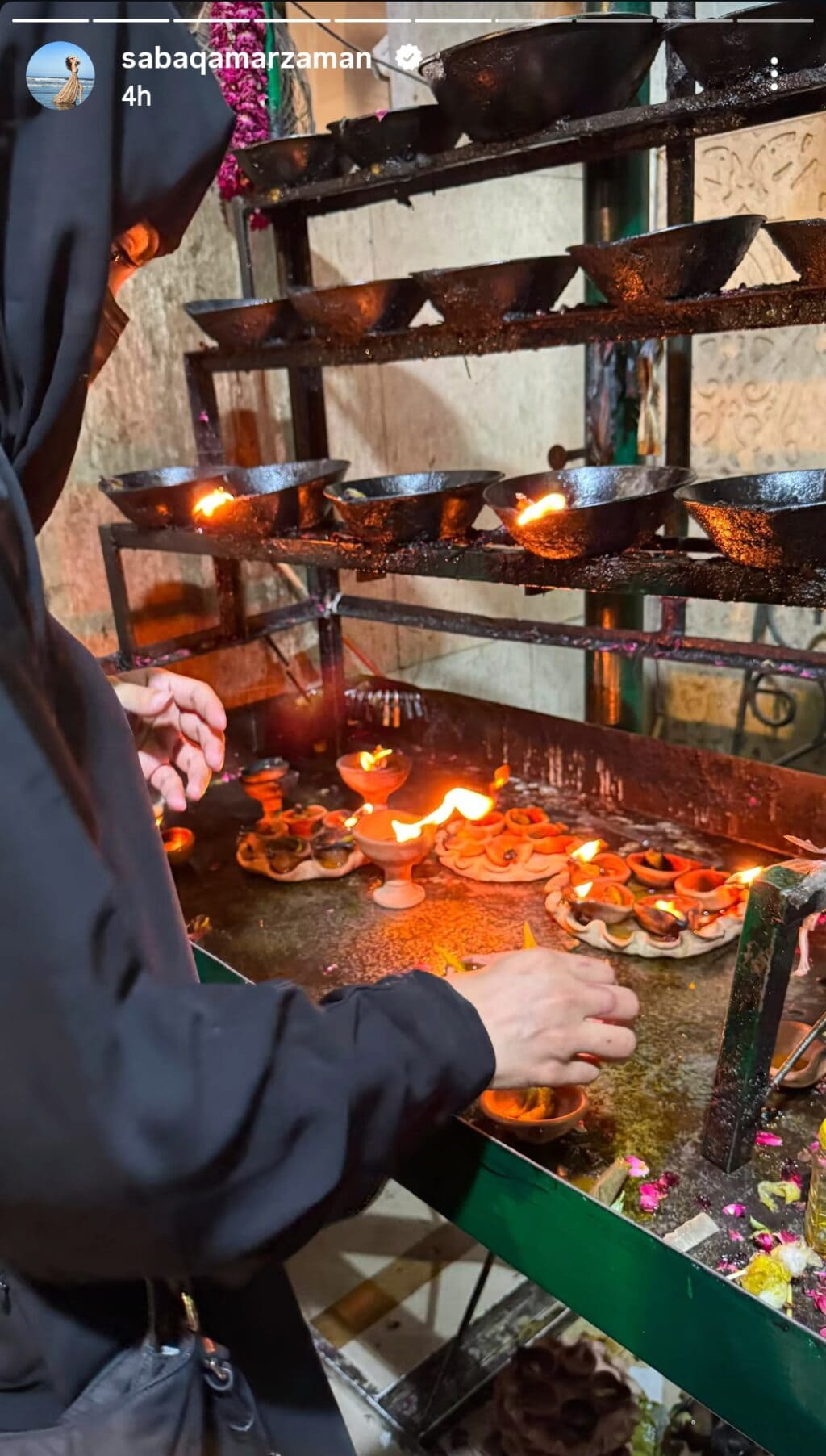 Saba Qamar Visiting Shrine Sparks Backlash Saba Qamar Visiting Shrine Sparks Backlash