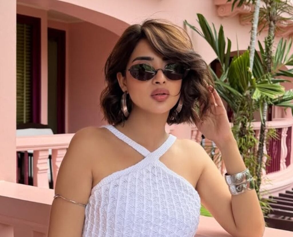 Saboor Aly's Bold Beach Looks Sparks Heavy Criticism Saboor Aly’s Bold Beach Looks Sparks Heavy Criticism