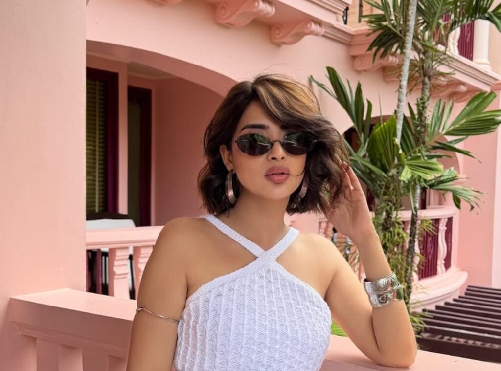 Saboor Aly's Bold Beach Looks Sparks Heavy Criticism Saboor Aly’s Bold Beach Looks Sparks Heavy Criticism