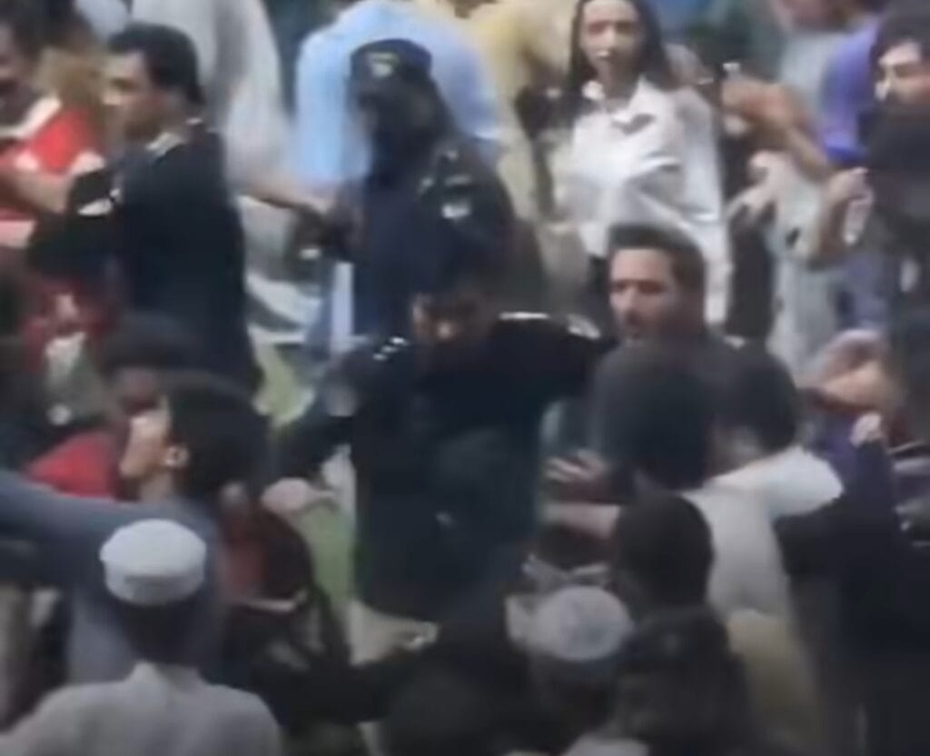 Shahid Afridi Under Fire for Shoving Fan Shahid Afridi Under Fire for Shoving Fan