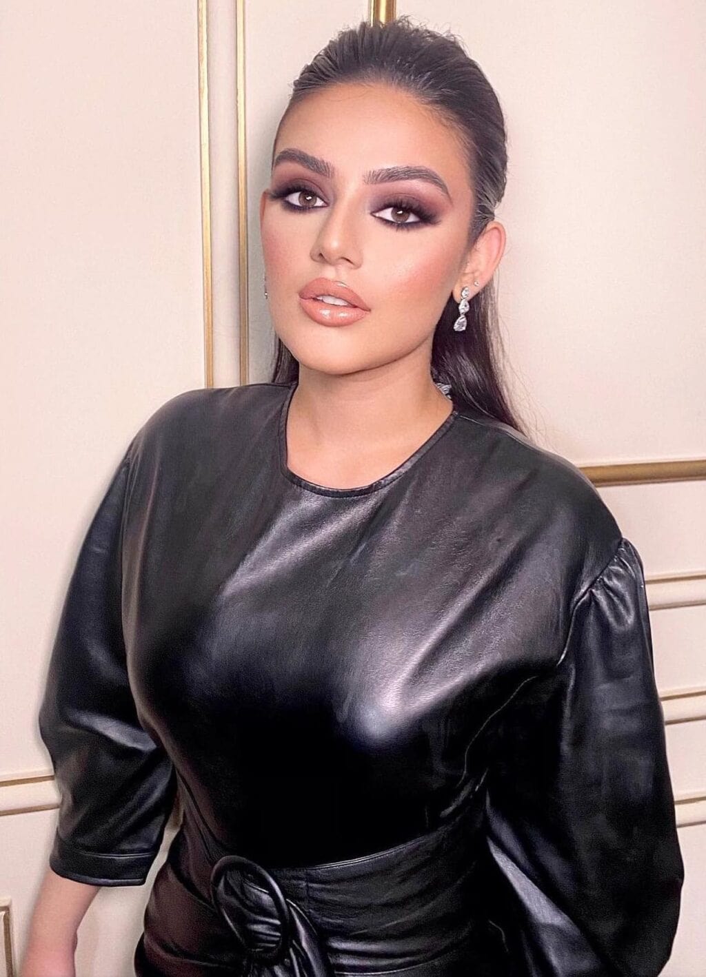 Shazeal Shoukat’s Desperate Attempt to Show Her Body Sparks Outrage