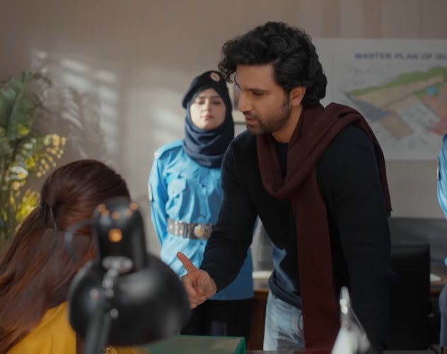 Aik Mohabbat Aur Episodes 7 & 8 - Nonsensical Scenes & Ishq Murshid Comparisons Aik Mohabbat Aur Episodes 7 & 8 – Nonsensical Scenes & Ishq Murshid Comparisons