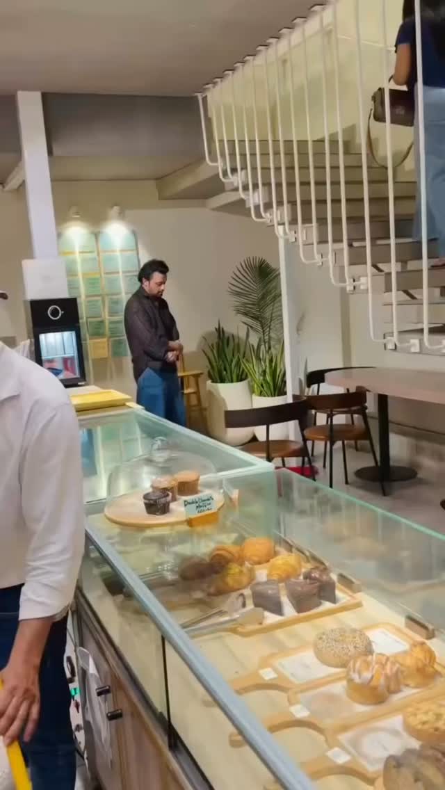 Atif Aslam Offering Prayer At Cafe Wins Hearts