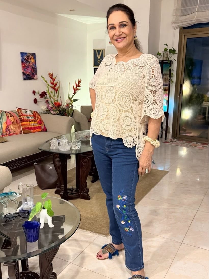 Bushra Ansari & Family's Hilarious Reaction To Trolling Bushra Ansari & Family’s Hilarious Reaction To Trolling