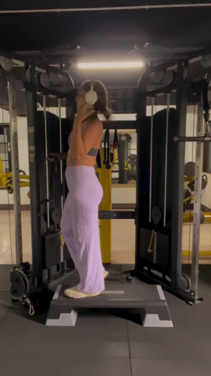 Faryal Mehmood Shows Off Toned Physique In New Video Faryal Mehmood Shows Off Toned Physique In New Videos