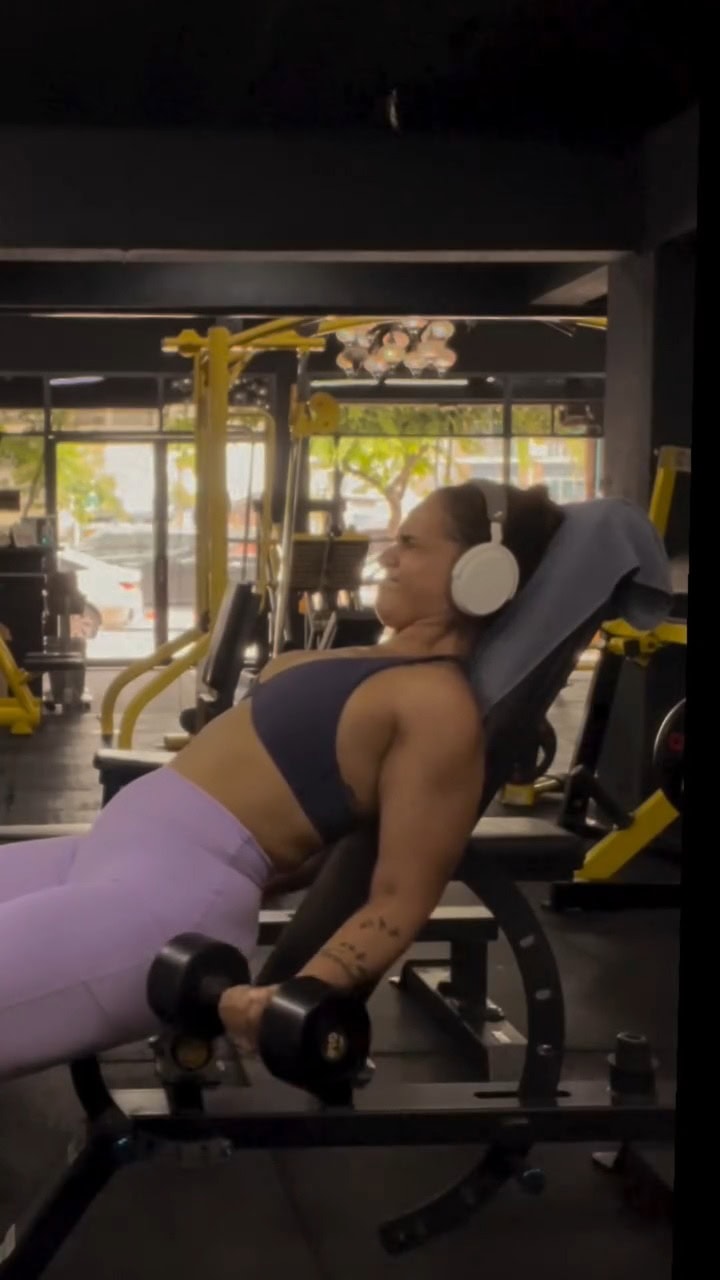 Faryal Mehmood Shows Off Toned Physique In New Video Faryal Mehmood Shows Off Toned Physique In New Videos