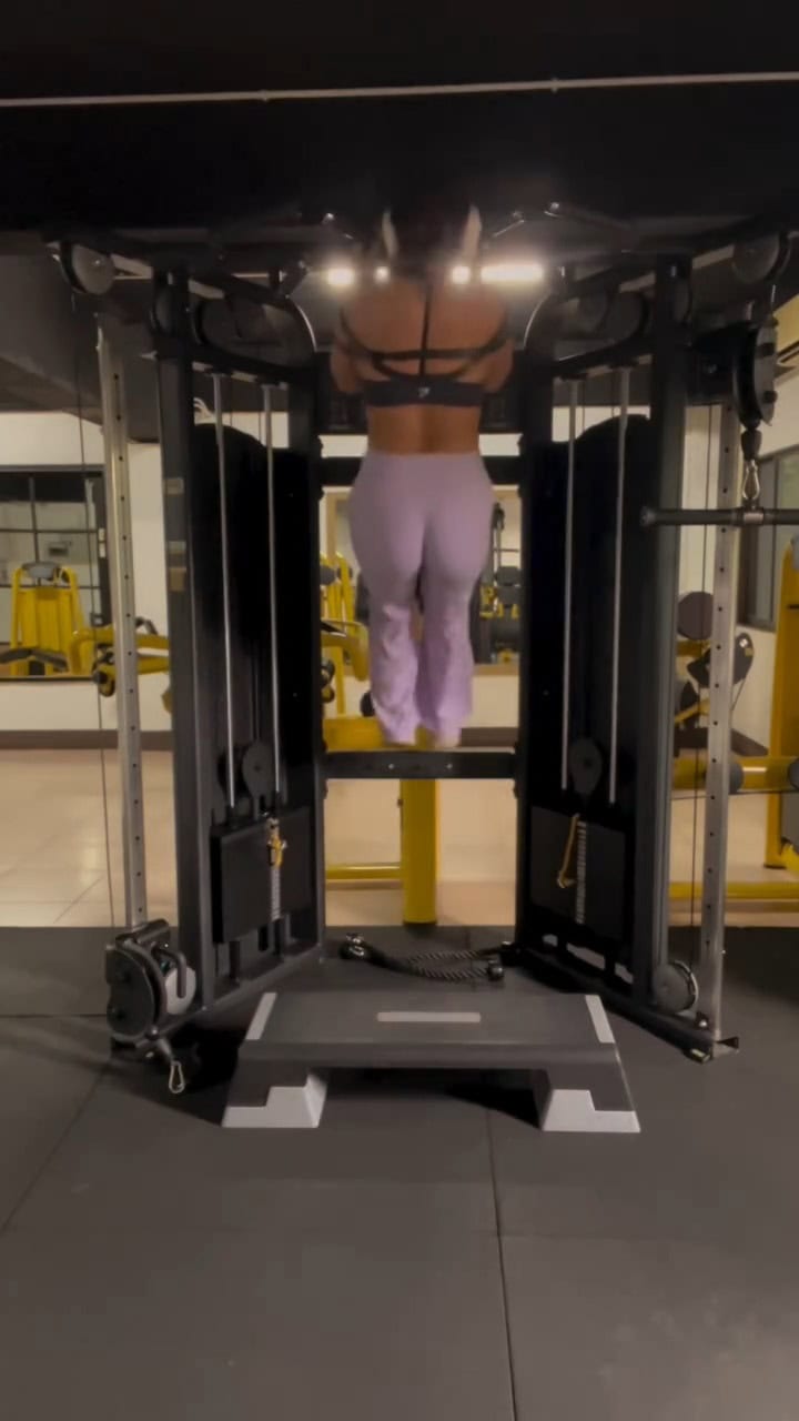 Faryal Mehmood Shows Off Toned Physique In New Video Faryal Mehmood Shows Off Toned Physique In New Videos