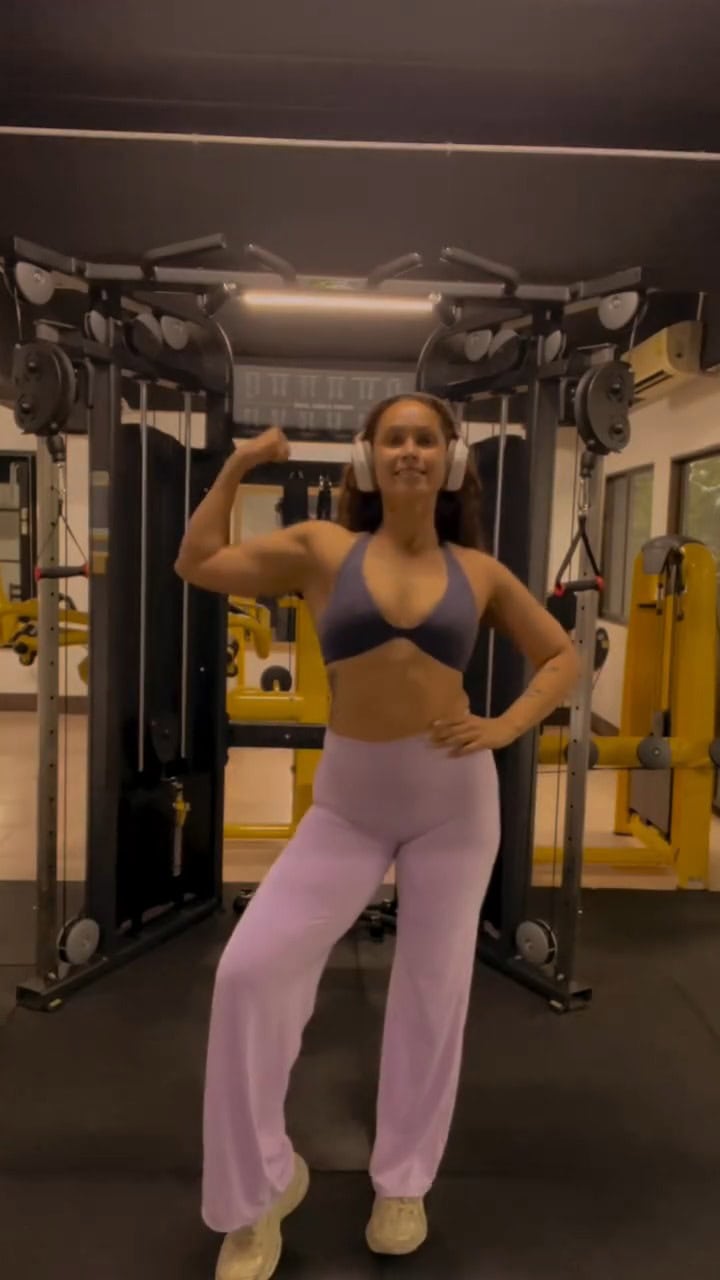 Faryal Mehmood Shows Off Toned Physique In New Video Faryal Mehmood Shows Off Toned Physique In New Videos