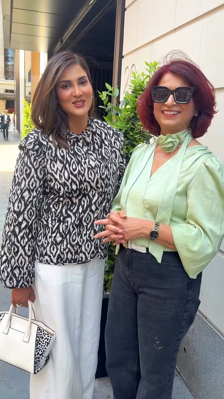 Fiza Ali & Faraal Meet Neetu Kapoor In UK Fiza Ali & Faraal Meet Neetu Kapoor In UK