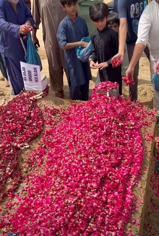 Senior Actor Khalid Nizami's Funeral Rites In Karachi Auto Draft