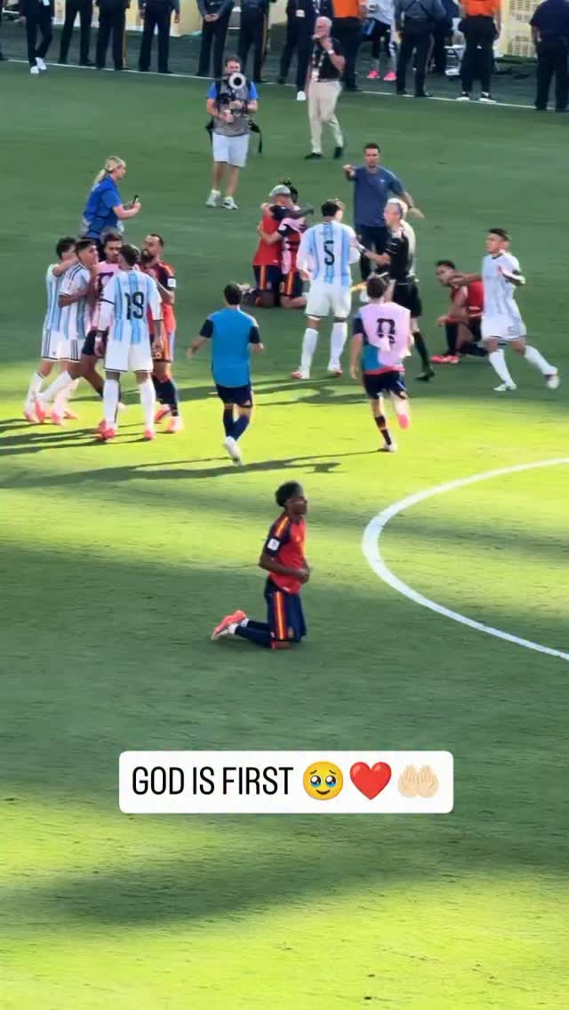 Lamine Yamal Sajda After Spain FIFA Win Applauded Lamine Yamal Sajda After Spain FIFA Win Applauded
