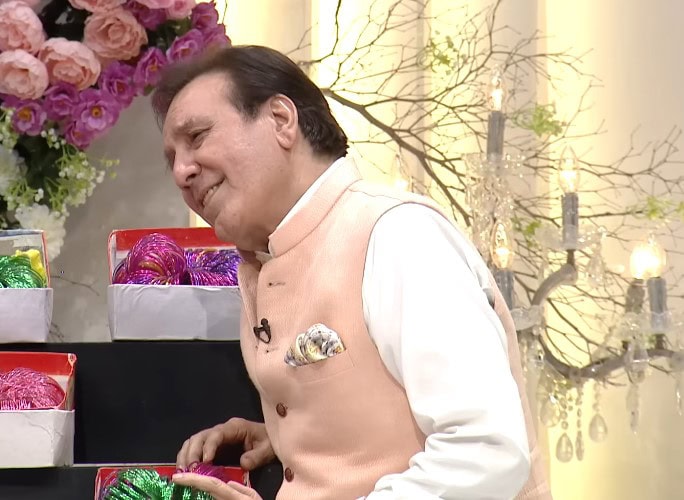 Javed Sheikh's Flirtation With Momina Iqbal Elicits Reactions Momina Iqbal & Javed Sheikh’s Flirty Video Goes Viral