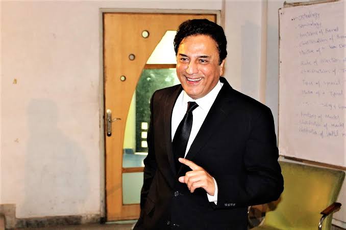 Naeem Bukhari's Insensitive Statement On Mother's Death Receives Backlash Naeem Bukhari’s Insensitive Statement On Mother’s Death Receives Backlash