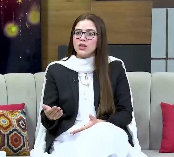 Rimsha Iqbal's Words Of Love For Sister Momina Iqbal Rimsha Iqbal’s Words Of Love For Sister Momina Iqbal
