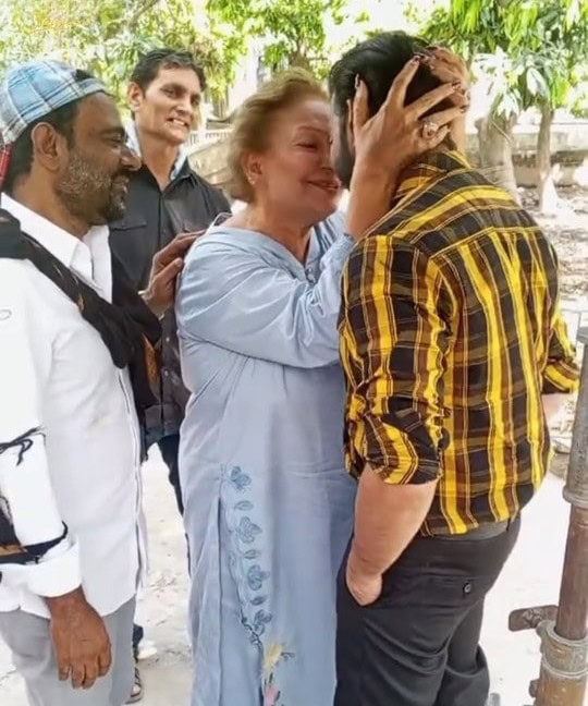 Sangeeta’s Intimate Direction To Moammar Rana Criticized