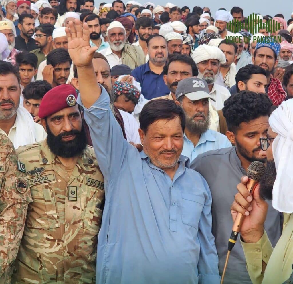 Father's Celebration On Sepoy Tehseen Shaheed's Grave Goes Viral Father’s Celebration On Sepoy Tehseen Shaheed’s Grave Goes Viral