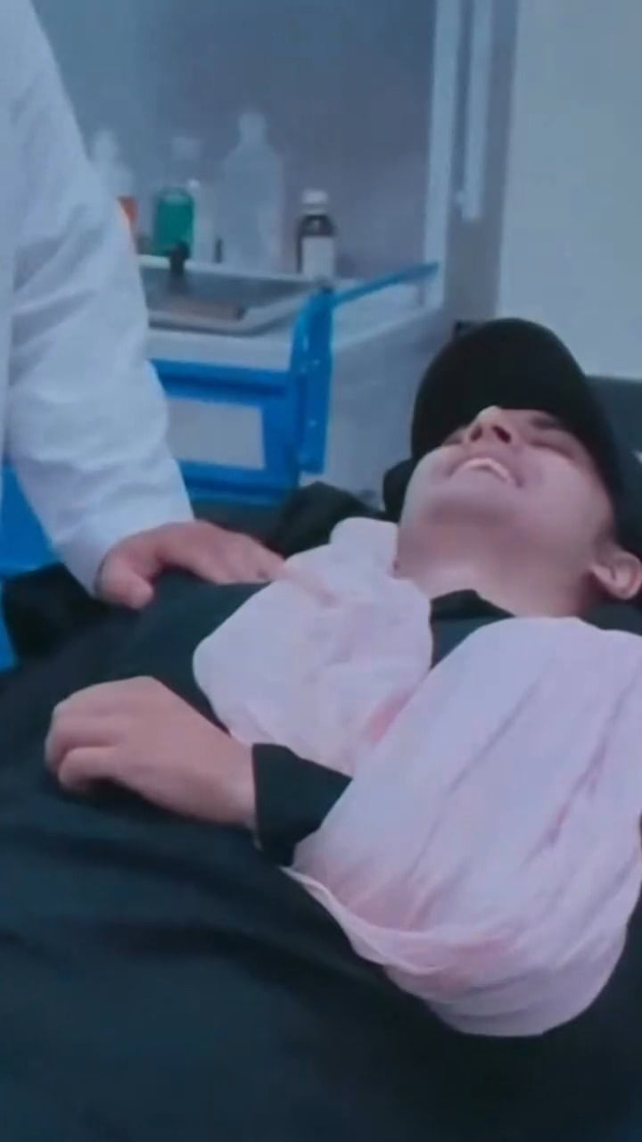 Zanjeerain Episode 26 – Danyal Zafar Smiles During Intense Scene
