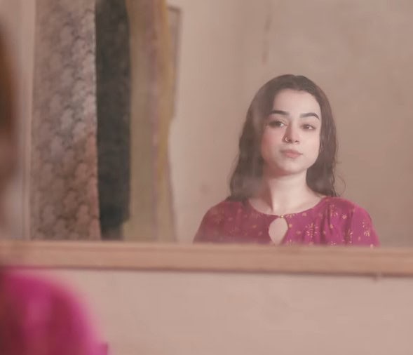 Zanjeerein Episode 21 – Fans Cringe At Sohrab & Shireen’s Romance