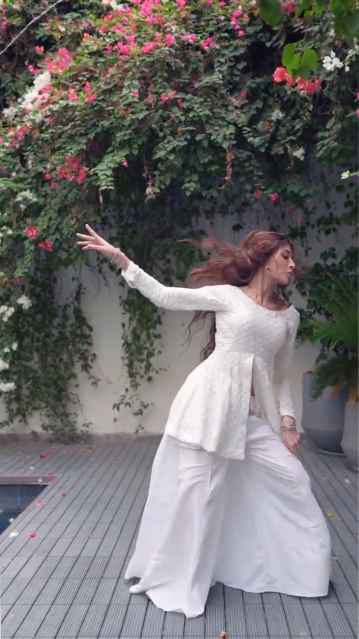 Zoya Nasir's Attempt At Classical Dancing Deemed Unimpressive Zoya Nasir’s Attempt At Classical Dancing Deemed Unimpressive