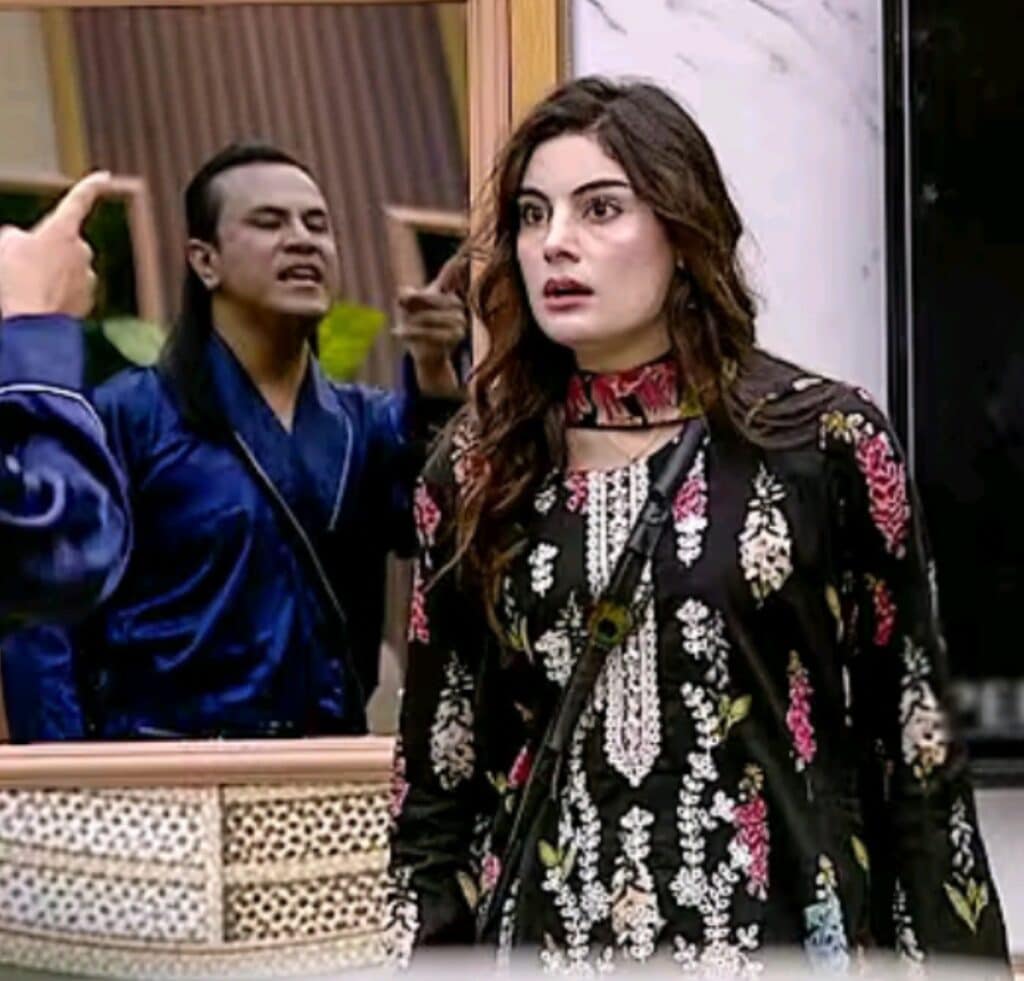 Tamasha Season 5 - Fans Think Esra Ayesha Is Copying Saif Ali Khan Tamasha Season 5 – Fans Think Esra Ayesha Is Copying Saif Ali Khan