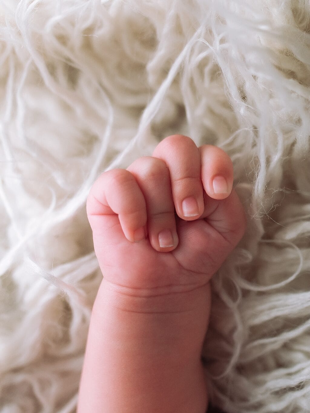Iqra Aziz Reveals Daughter’s Face in a Cute Photoshoot
