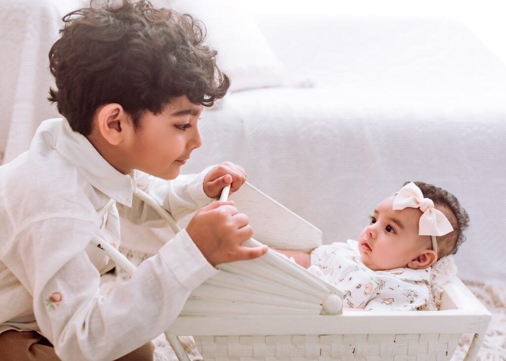 Iqra Aziz Reveals Daughter’s Face in a Cute Photoshoot