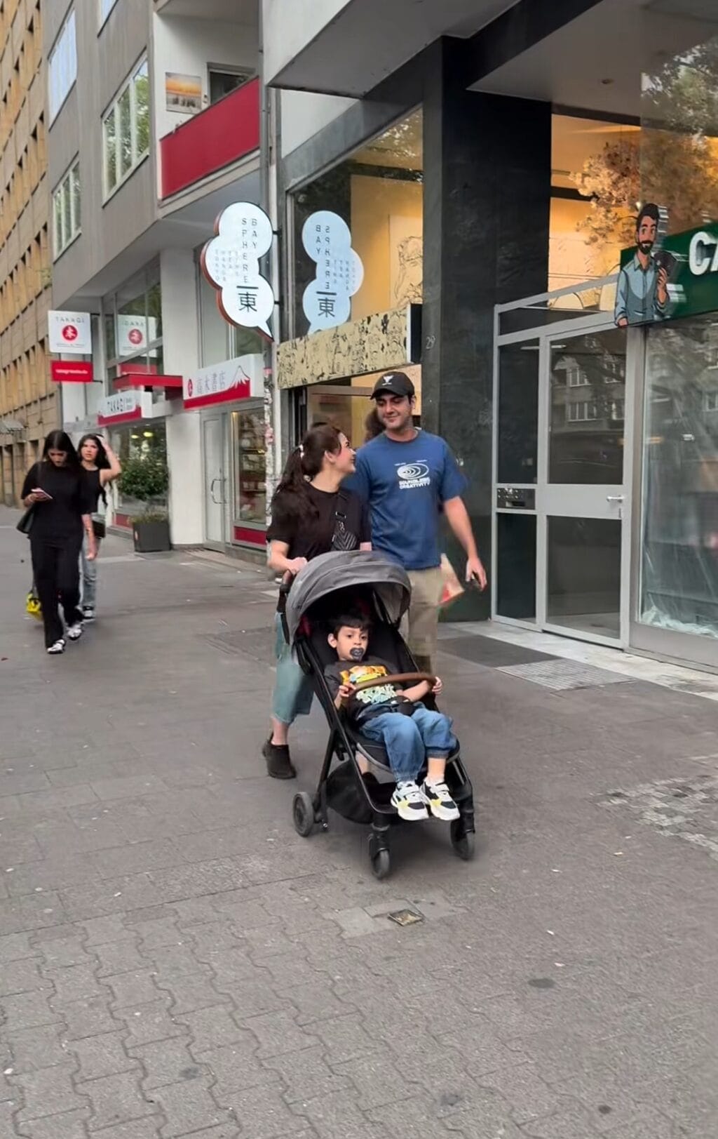 Minal Khan in Europe With Family Minal Khan in Europe With Family