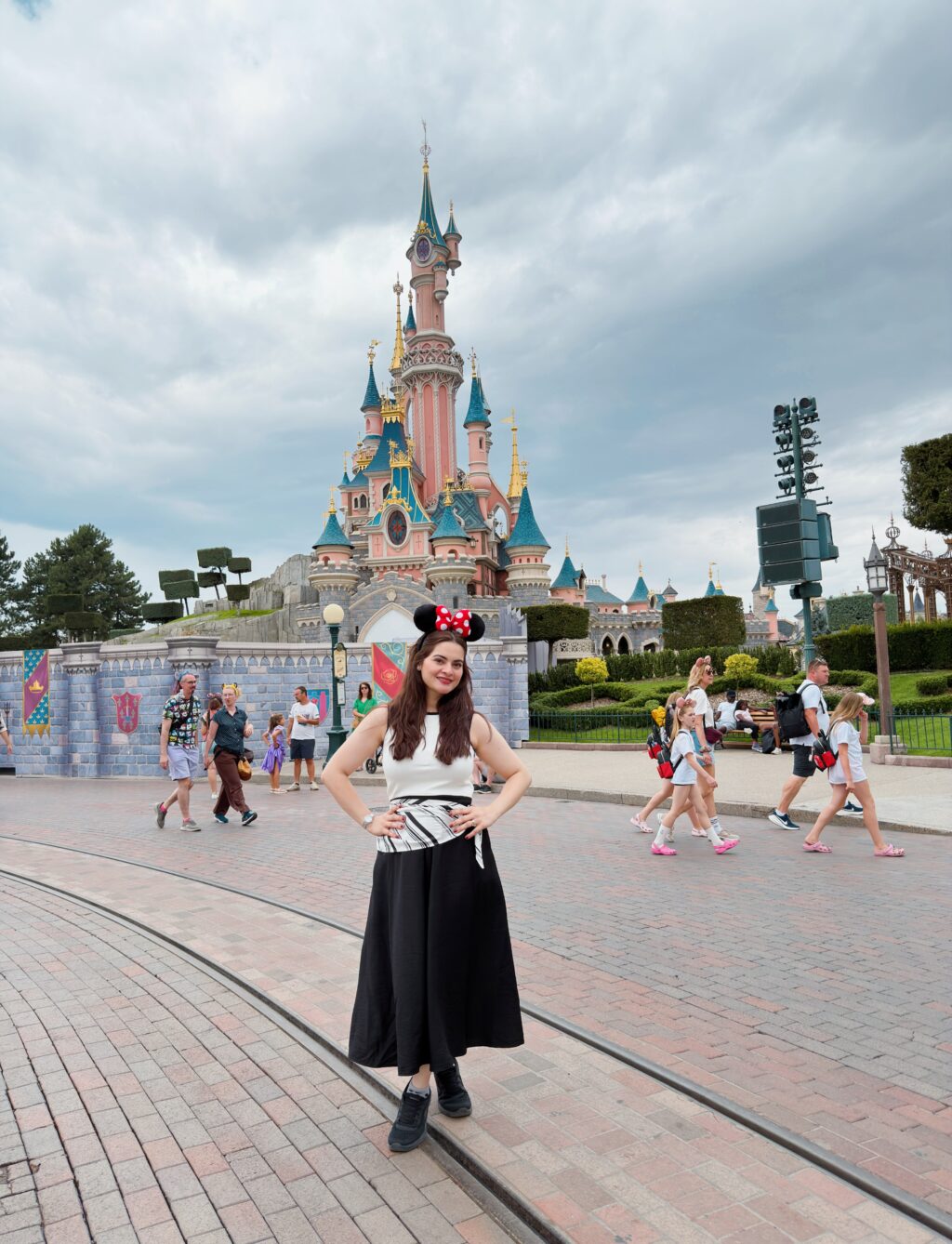 Minal Khan & Family Create Sweet Memories at Disneyland Paris