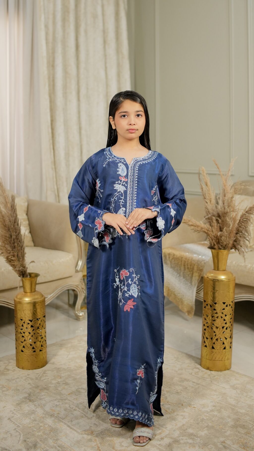 Child Star Aayat Arif Ramp Walk At Kashees Under Fire