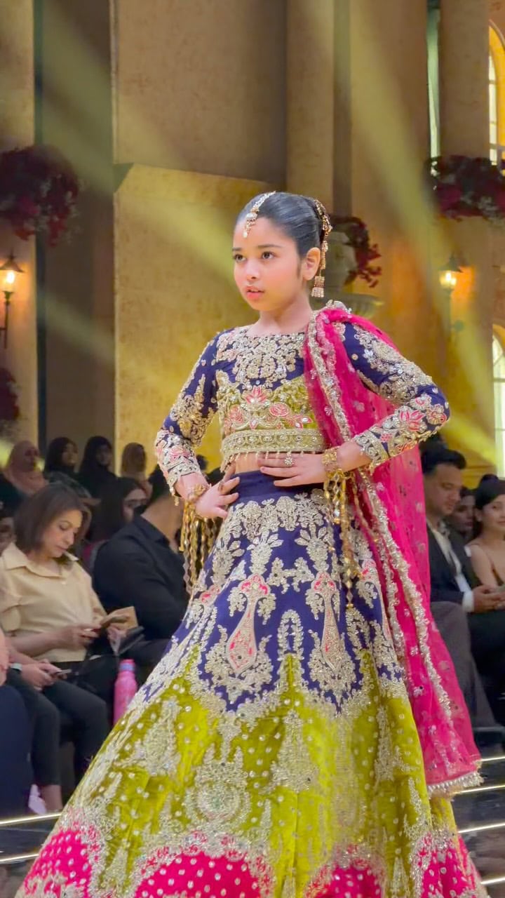Child Star Aayat Arif Ramp Walk At Kashees Under Fire