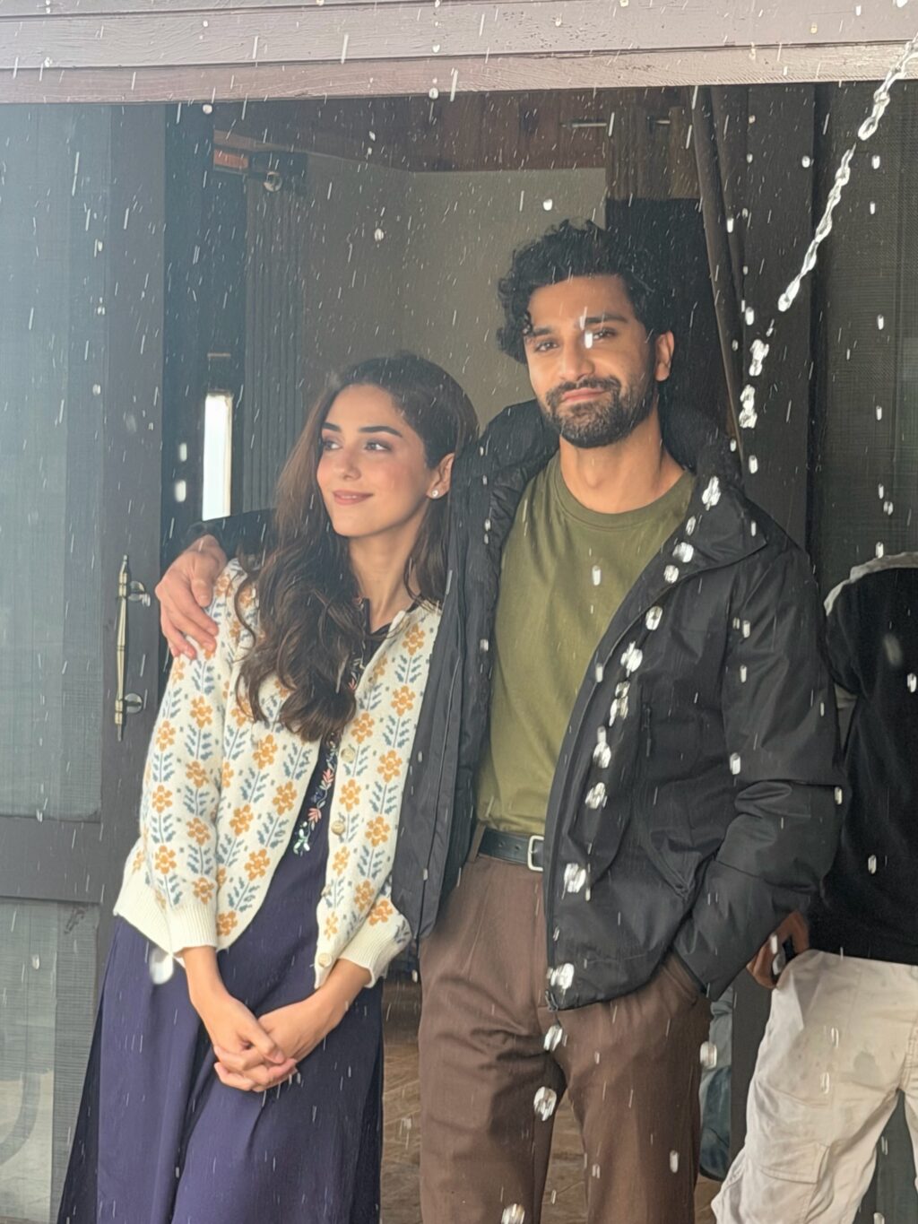 Aik Mohabbat Aur Surprises Fans With Last Episode Announcement Aik Mohabbat Aur Surprises Fans With Last Episode Announcement