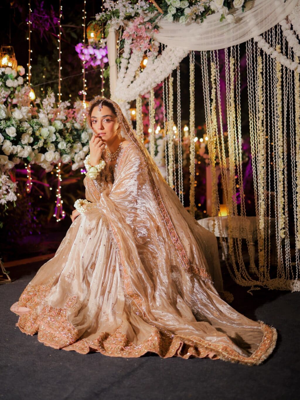 Maya Ali’s Glamorous Birthday Celebration With Friends