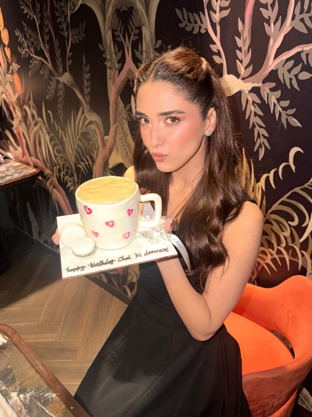Maya Ali’s Glamorous Birthday Celebration With Friends