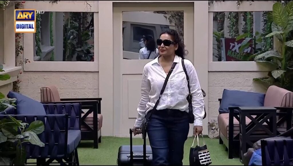 Tamasha Season 5 - Meera's Superstar Entry Tamasha Season 5 – Meera’s Superstar Entry