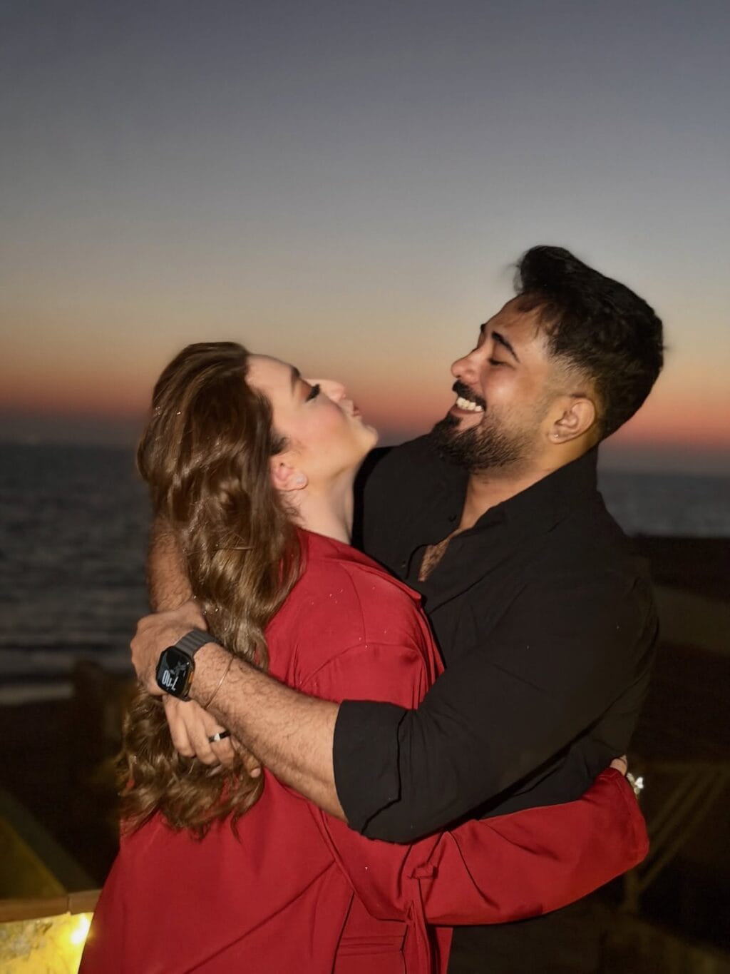Momina Iqbal & Husband's Extreme Romance Has Internet Cringing Momina Iqbal & Husband's Extreme Romance Has Internet Cringing