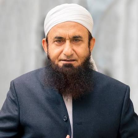 Maulana Tariq Jamil’s Yoga Poses Divide The Internet