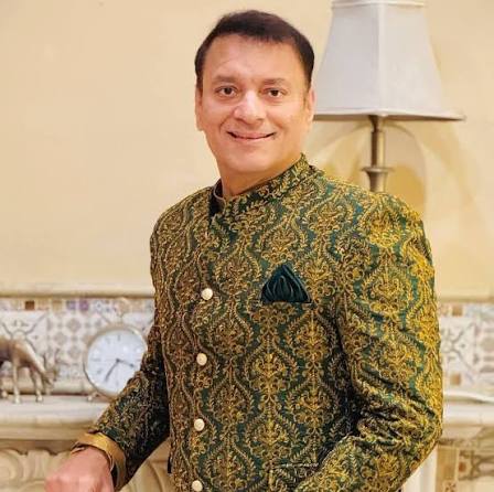 Pakistani Celebrities Who Lost Credibility By Criticising Other Stars