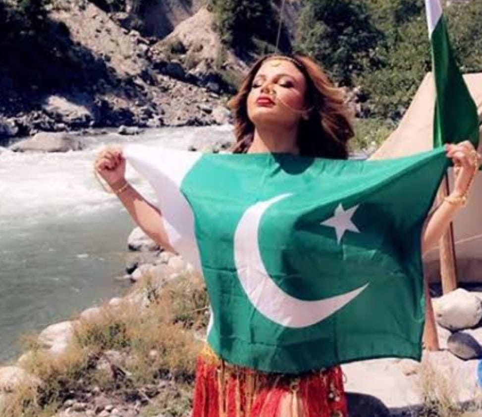 Rakhi Sawant Gets Emotional Talking About  Pakistanis