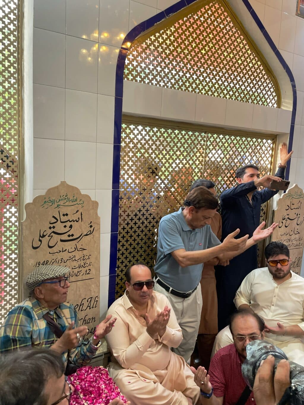 Rahat Fateh Ali Khan Under Criticism For Performing At NFAK's Mazar Rahat Fateh Ali Khan Under Criticism For Performing At NFAK’s Mazar