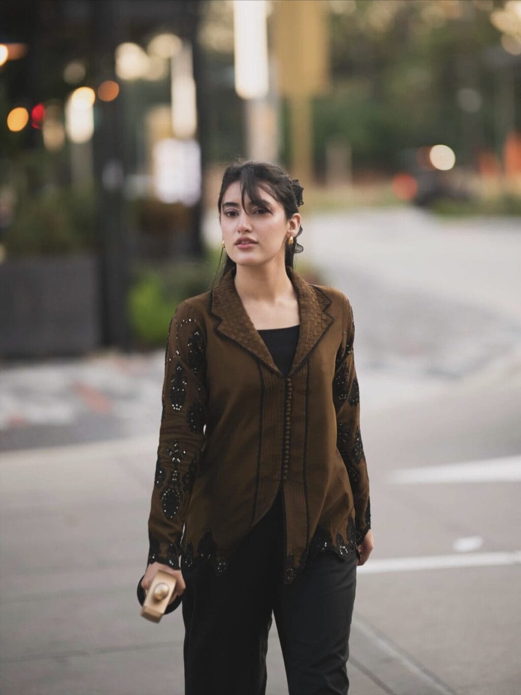 Sahar Hashmi’s Ill Fitted Dress At An Event Gets Attention