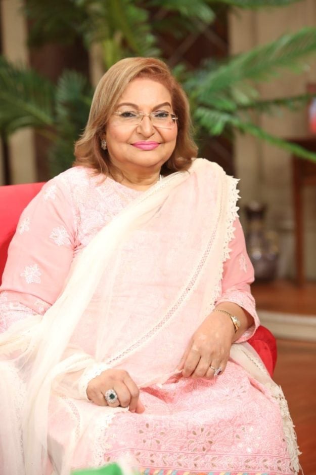 Pakistani Celebrities Who Lost Credibility By Criticising Other Stars