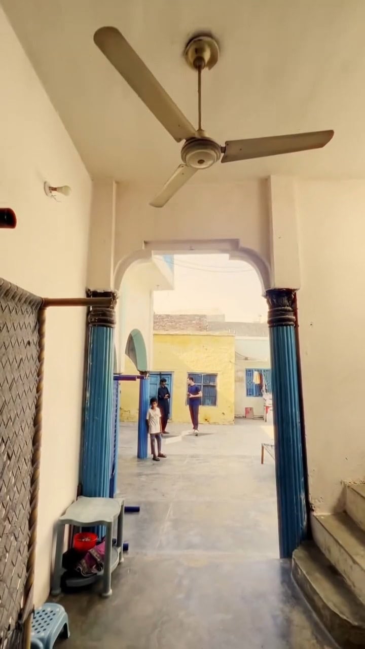Pakistani Influencer Finds Sanjay Dutt's Pakistani Home Pakistani Influencer Finds Sanjay Dutt’s Pakistani Home