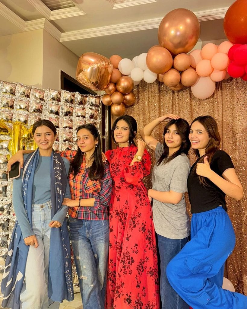 Internet Reacts To Sistrology's Zainab Faisal's Boxing Auto Draft