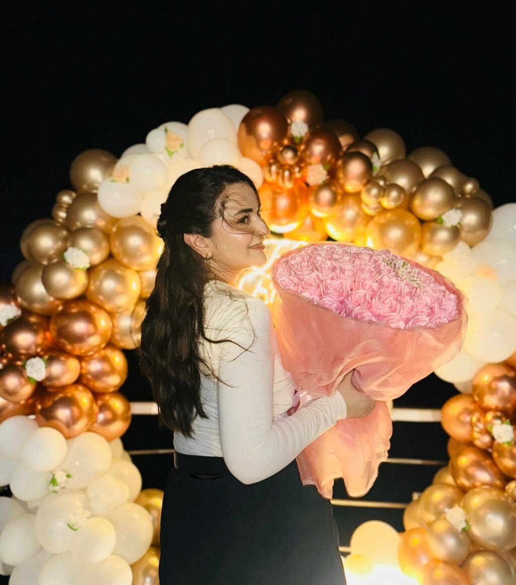 Yumna Zaidi Receives Birthday Surprise From Loved Ones Yumna Zaidi Receives Birthday Surprise From Loved Ones