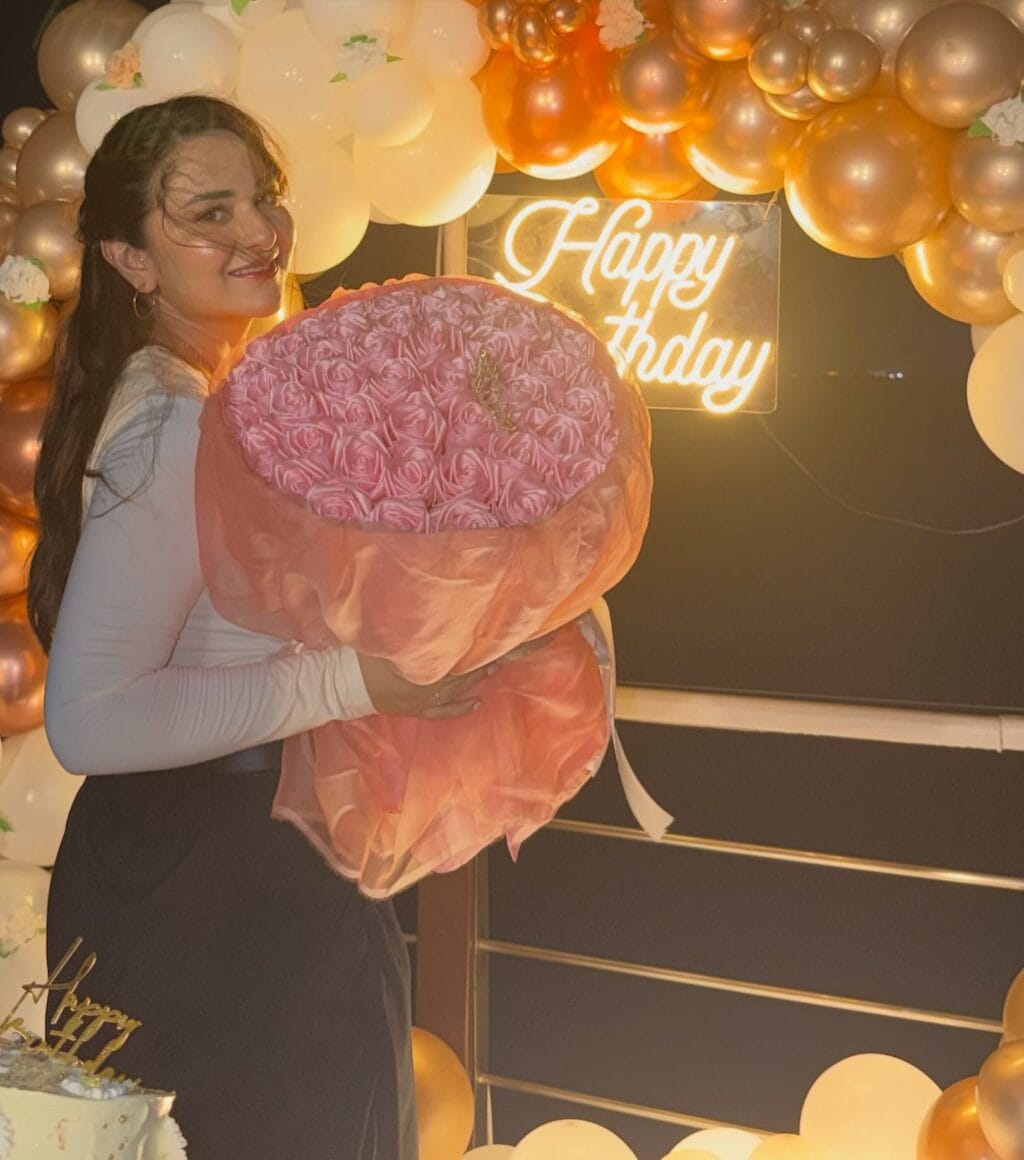 Yumna Zaidi Receives Birthday Surprise From Loved Ones Yumna Zaidi Receives Birthday Surprise From Loved Ones