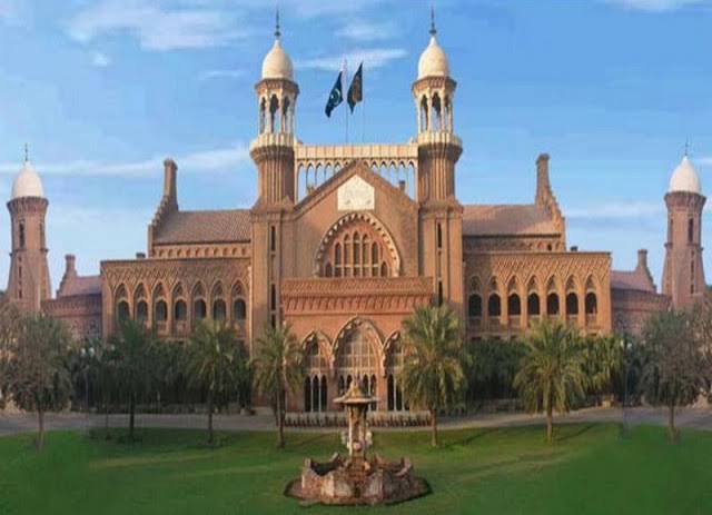 Mother's Fury Erupts Outside Lahore High Court After Suspects' Bail Extends Mother’s Fury Erupts Outside Lahore High Court After Suspects’ Bail Extends